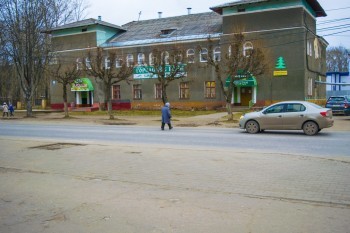 В Коряжме демонтирован пешеходный переход на улице Дыбцына (ФОТО) 
