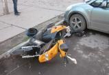 В Котласе пьяный скутерист сбил женщину и задел две машины