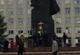 В Архангельске с памятника Ленину сняли голого мужчину