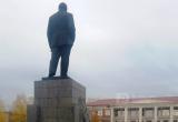 В Коряжме реставрируют постамент памятника В.И.Ленину (ФОТО)