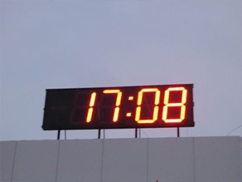 В Коряжме отремонтировали часы на перекрестке Ленина - Космонавтов (ВИДЕО) 