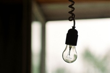 Жителей Коряжмы просят отключить электроэнергию на один час