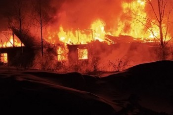 Общежитие для рабочих полностью сгорело в 70 км от Коряжмы