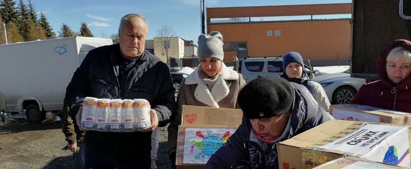 Жители Коряжмы смогли насобирать более 500 кг гуманитарки для жителей Донбасса