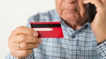 86-летний дедушка из Котласа два раза стал жертвой телефонных мошенников