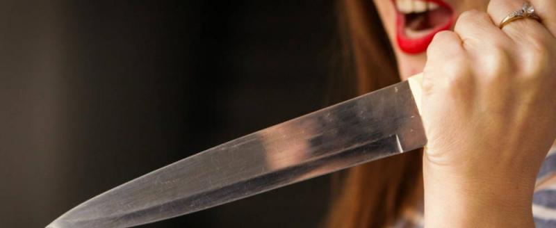Жительница Коряжмы в пьяном угаре пырнула ножом своего сожителя