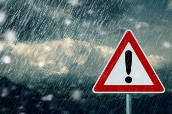Внимание! МЧС объявило штормовое предупреждение на вторую половину субботы