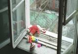 В Архангельской области семилетний мальчик выпал из окна 