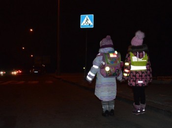 Автолюбителей и пешеходов Коряжмы предупредили о повышенной опасности при движении в темное время суток
