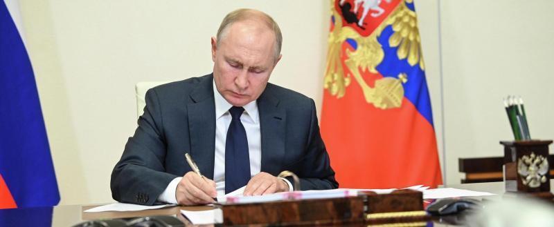 Росчерк пера Владимира Путина сегодня поставил точку в вопросе воссоединения с Россией 4-х новых регионов