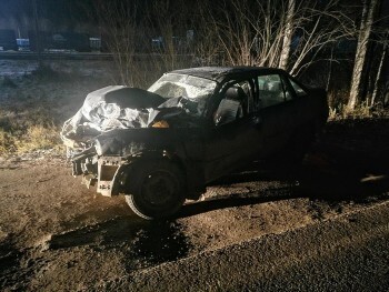 В Коряжме водитель легковушки пострадал после столкновения с фурой