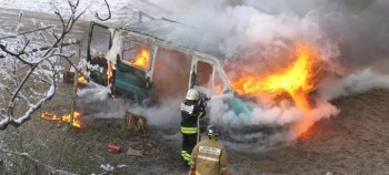В Коряжме сгорел микроавтобус