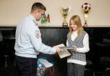 Юная жительница Коряжмы получила награду из рук полицейских