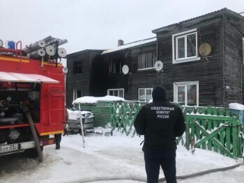 В Архангельской области пенсионерка погибла во время пожара в двухэтажном доме