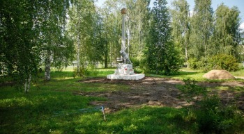 Звезда на памятнике Александру Матросову в Коряжме засияет по-новому