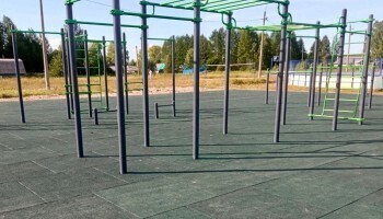 На территории школы в Плесецком округе обустроили новый спортивный объект