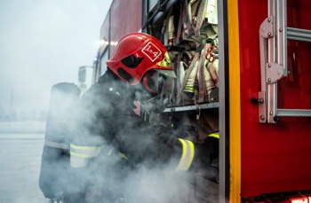 Пожар на складе в Северодвинске: оперативные действия спасателей предотвратили катастрофу
