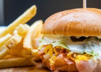 В сети обсуждают, что фастфуд &ndash; это наркотик, который опаснее табака