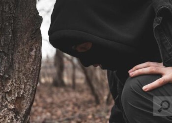 Как защититься от сталкинга: советы сенатора Артема Шейкина