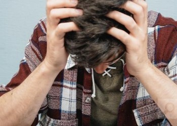 Можно ли получить компенсацию за головную боль на работе: мнение юриста
