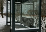В Коряжме вандалы испортили автобусную остановку на Советской