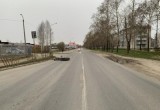 Беспечный водитель легковушки сбил молодого мотоциклиста на Архангельской улице