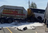 На автомобильном мосту в Котласе столкнулись автобус с призывниками, газовоз и фура: есть погибший