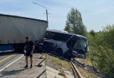 На автомобильном мосту в Котласе столкнулись автобус с призывниками, газовоз и фура: есть погибший