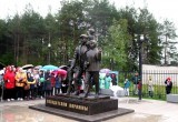В Коряжме состоялось открытие памятника созидателям города