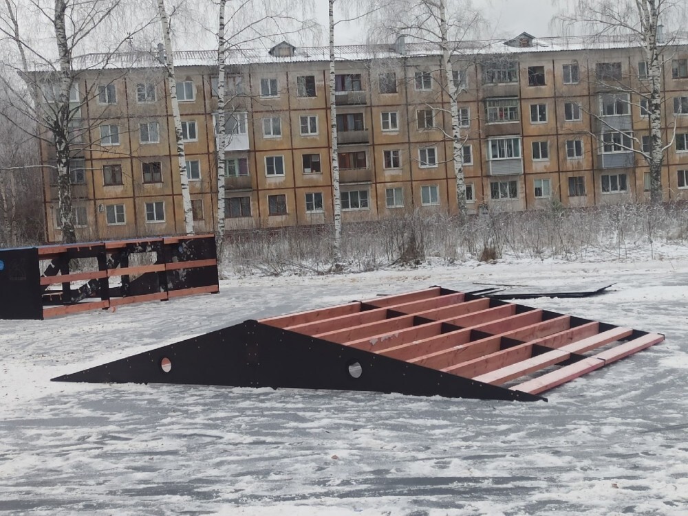 Забор у Церковь в Коряжме