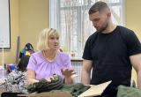 Архангельские студенты с ОВЗ передали бойцам СВО крупную партию одежды, сшитую своими руками