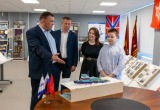 Будущее начинается с макета: школьник из Северодвинска подарил музею «Арктики» модель атомного ледокола